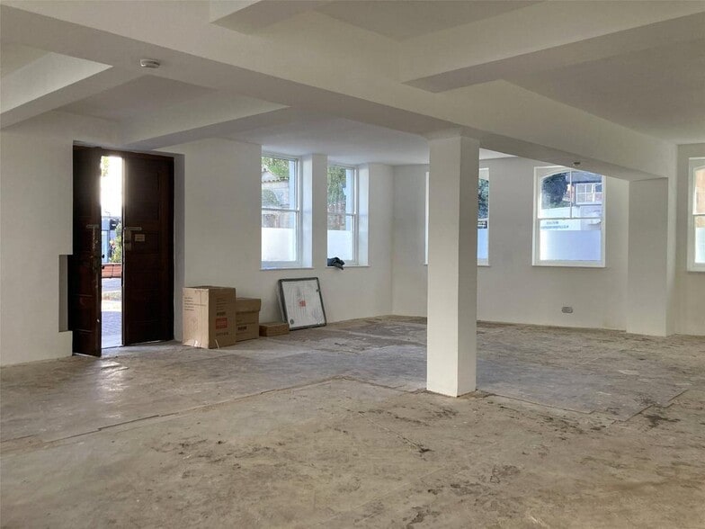 Wellington Sq, Minehead for sale - Interior Photo - Image 3 of 4