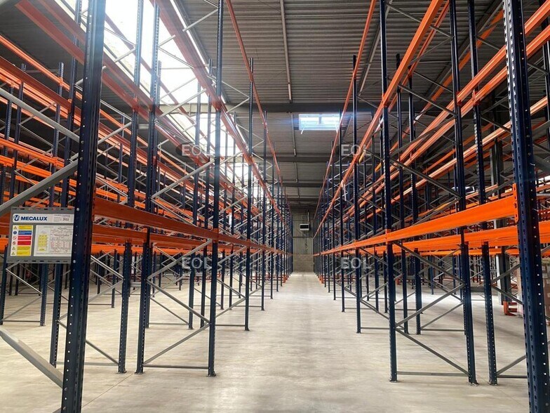 Industrial in Santeny for sale - Interior Photo - Image 2 of 11