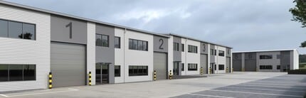 Drakes Dr, Long Crendon to rent Building Photo- Image 1 of 3