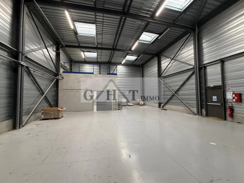 Location Entrepôt 380 m² - Photo 1
