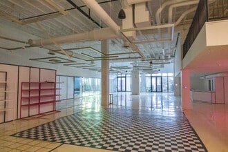 100 NW 25th St, Miami, FL to rent Building Photo- Image 2 of 7