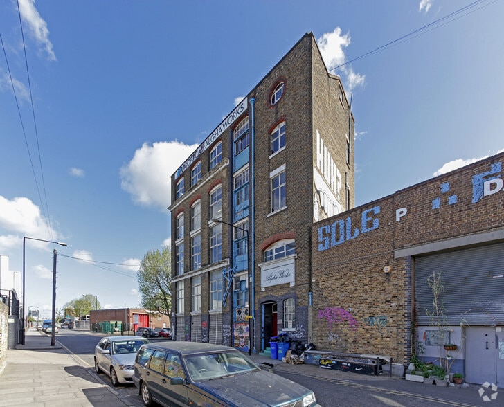 Smeed Rd, London to rent - Building Photo - Image 2 of 3