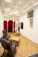Retail in Madrid, Madrid to rent Interior Photo- Image 2 of 9