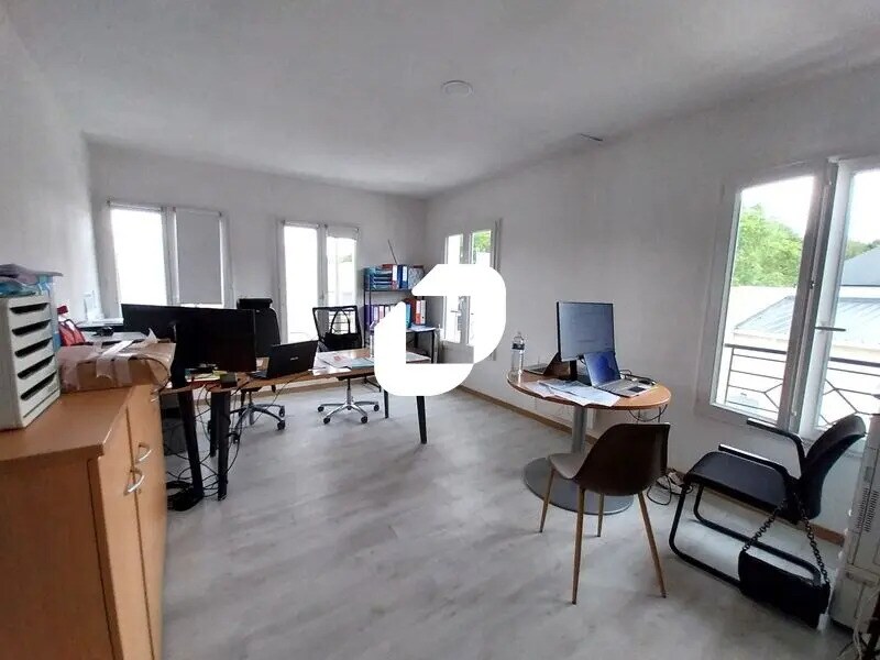 Office in Élancourt to rent Interior Photo- Image 1 of 10