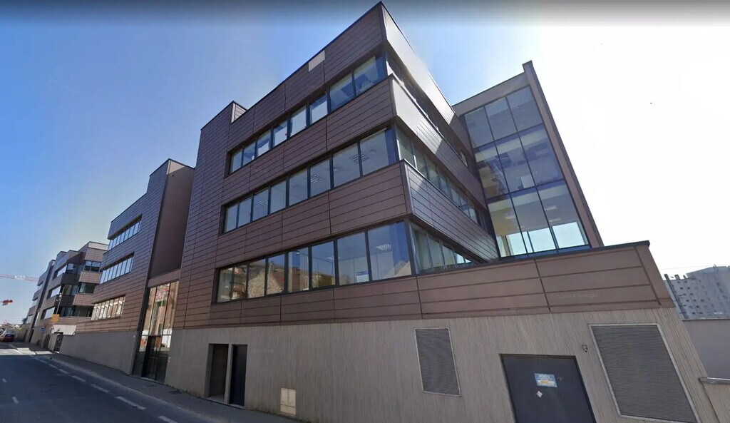 Location Bureaux 305 m² - Photo 1