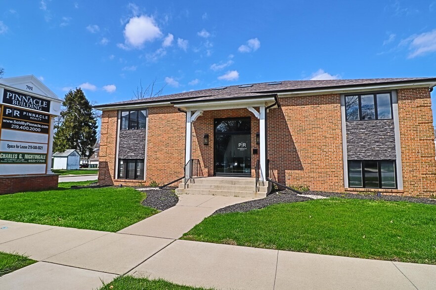 701 Lincolnway, Valparaiso, IN for rent - Primary Photo - Image 1 of 7