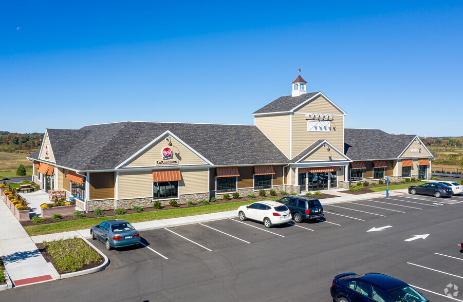 140 West Rd, Ellington, CT to rent - Building Photo - Image 2 of 14