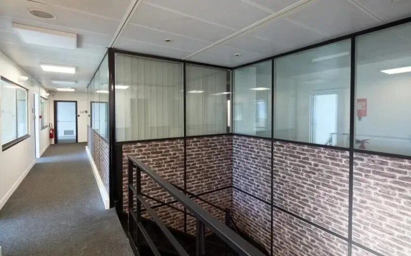 Light Industrial in Morangis to rent - Interior Photo - Image 3 of 6