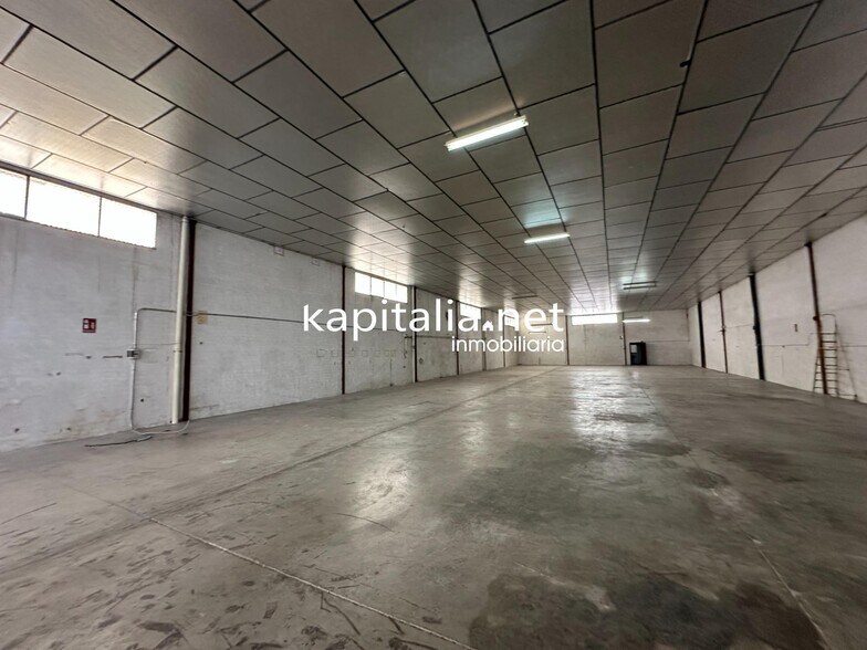 Industrial in València, Valencia to rent - Building Photo - Image 3 of 11
