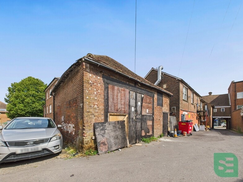 13 High St, Dunstable for sale - Building Photo - Image 1 of 8