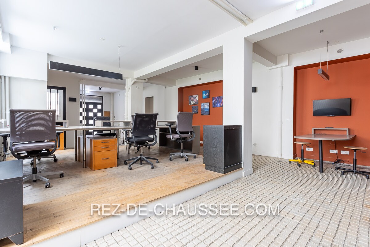 Office in Paris for sale Building Photo- Image 1 of 12