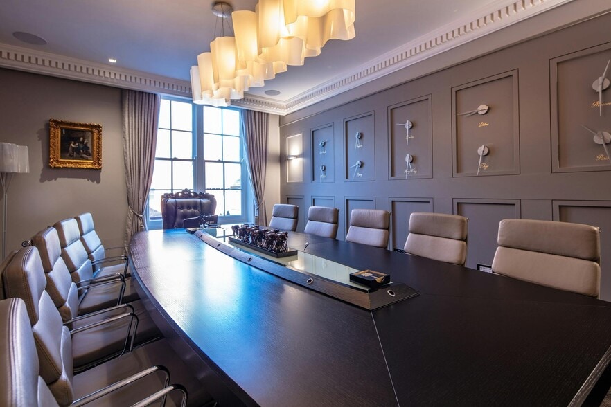 28 Park Sq W, Leeds to rent - Building Photo - Image 3 of 11