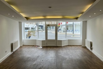 102 Easton St, High Wycombe to rent Interior Photo- Image 2 of 3