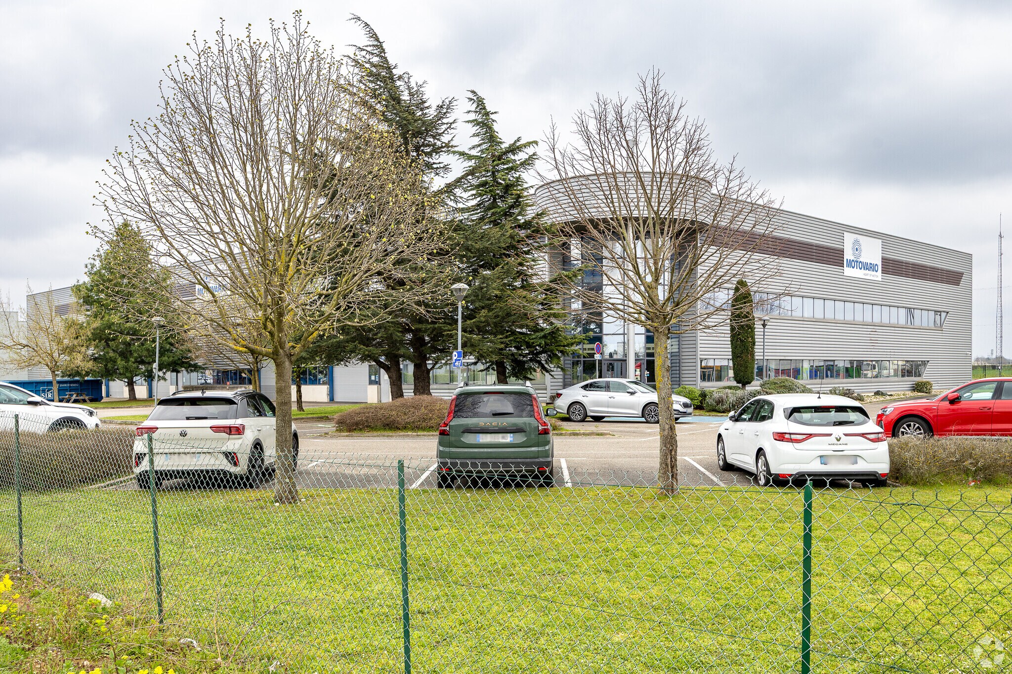 Light Industrial in Genas to rent Building Photo- Image 1 of 4