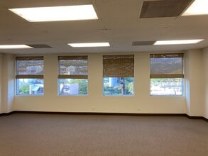 3221 Waialae Ave, Honolulu, HI to rent Interior Photo- Image 1 of 3