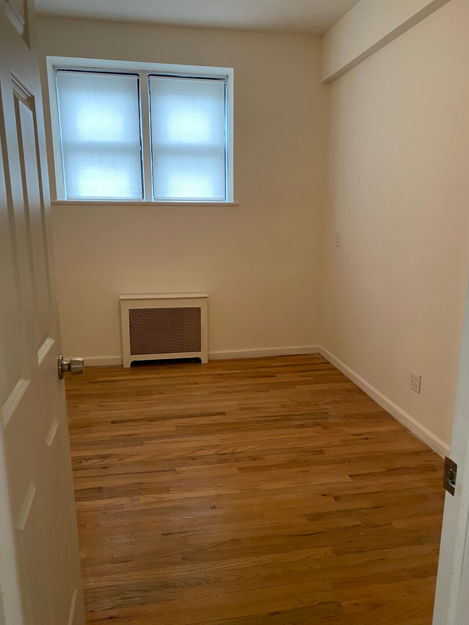 810 Pelham Pky S, Bronx, NY for sale Primary Photo- Image 1 of 1