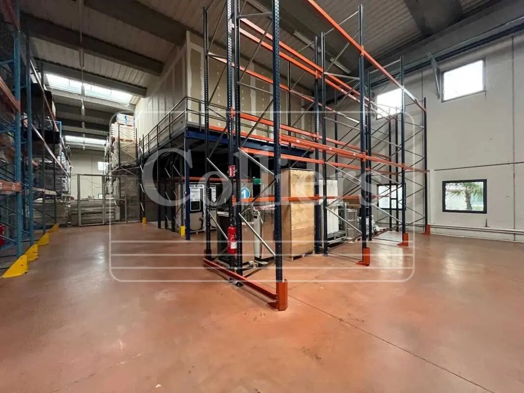Light Industrial in Rousset to rent Interior Photo- Image 1 of 6