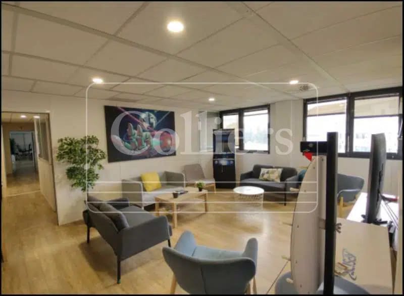 Office in Aix-en-Provence to rent - Interior Photo - Image 2 of 11