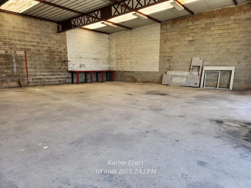 Location Entrepôt 100 m² - Photo 1