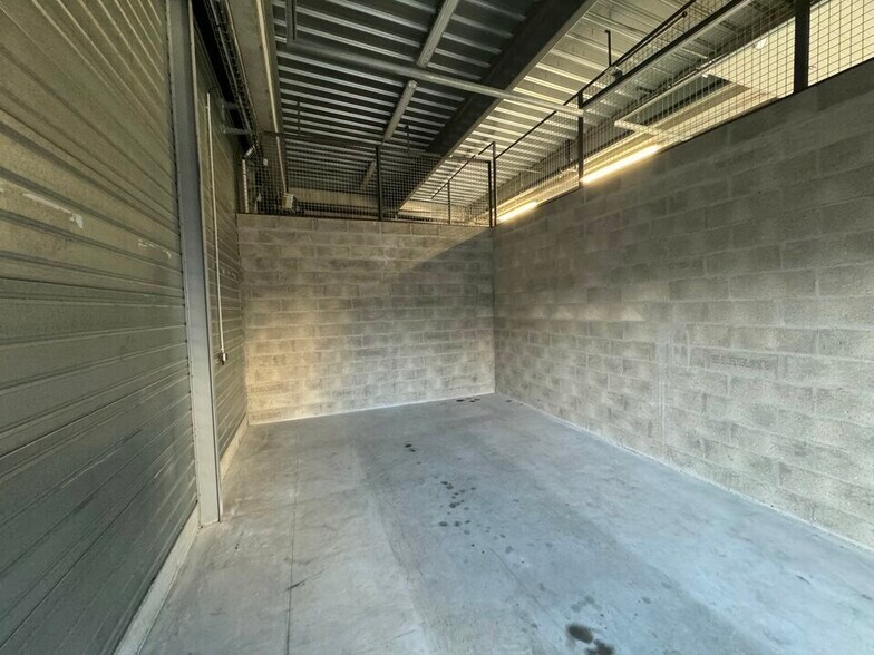 Light Industrial in Bailly-Romainvilliers to rent - Interior Photo - Image 3 of 3