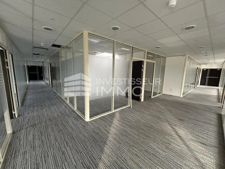 Office in Cergy to rent - Interior Photo - Image 3 of 3