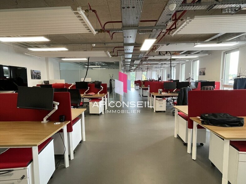Light Industrial in Versailles to rent - Interior Photo - Image 3 of 3