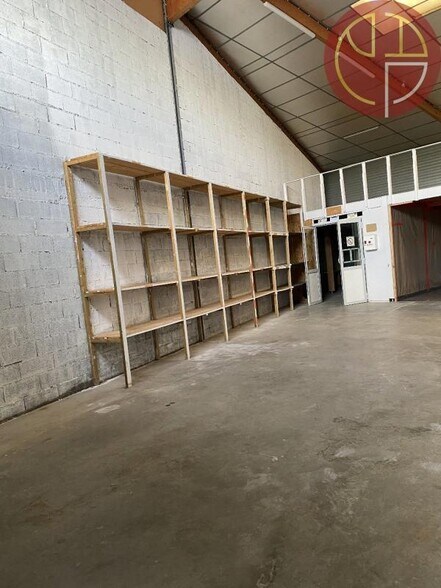 Industrial in Toulouse to rent - Interior Photo - Image 2 of 10