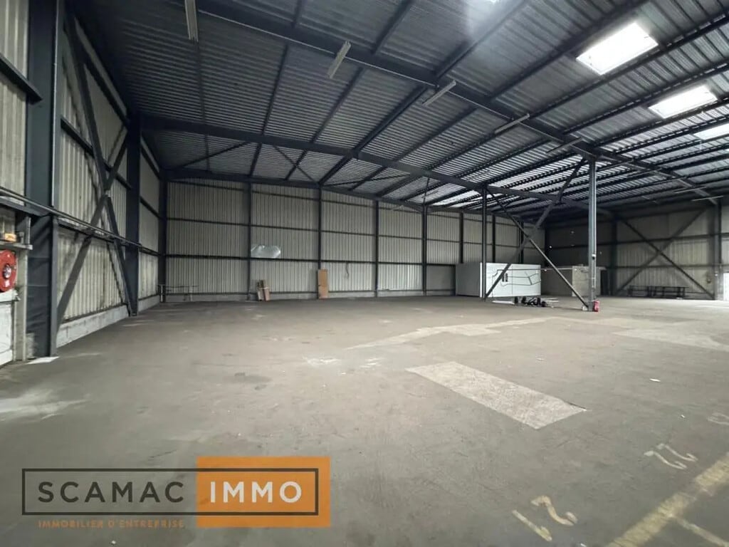 Location Entrepôt 1 268 m² - Photo 1