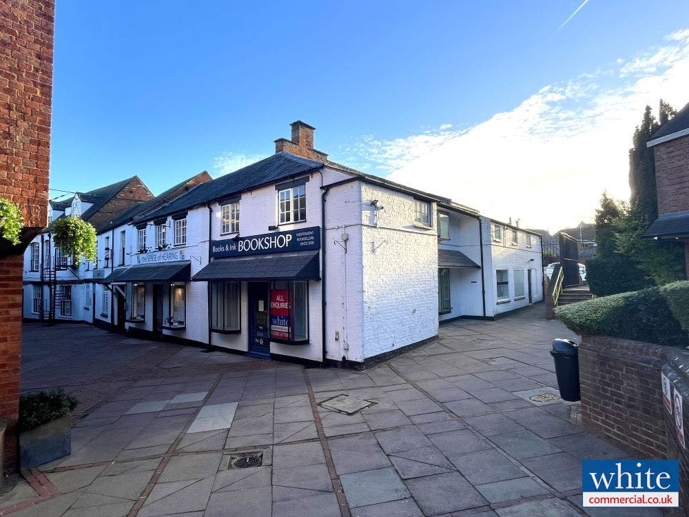 4 White Lion Walk, Banbury for sale Primary Photo- Image 1 of 41