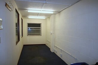 46-51 Uddens Trading Estate, Wimborne to rent Interior Photo- Image 2 of 4