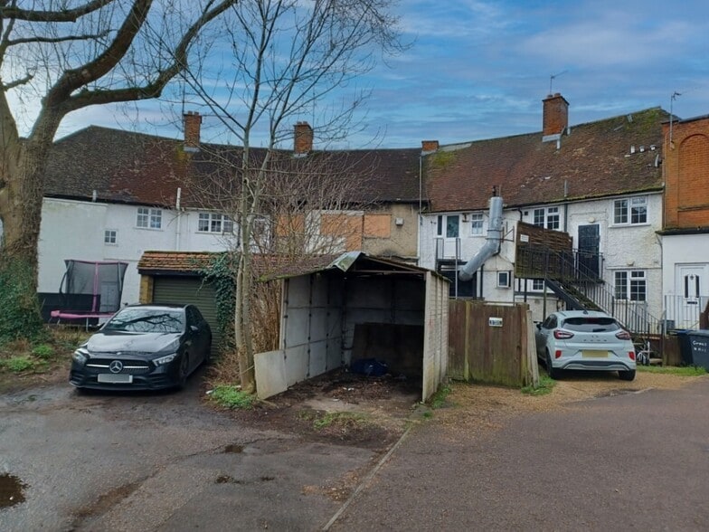 1-9 Howard Park Corner, Letchworth Garden City for sale - Building Photo - Image 2 of 4