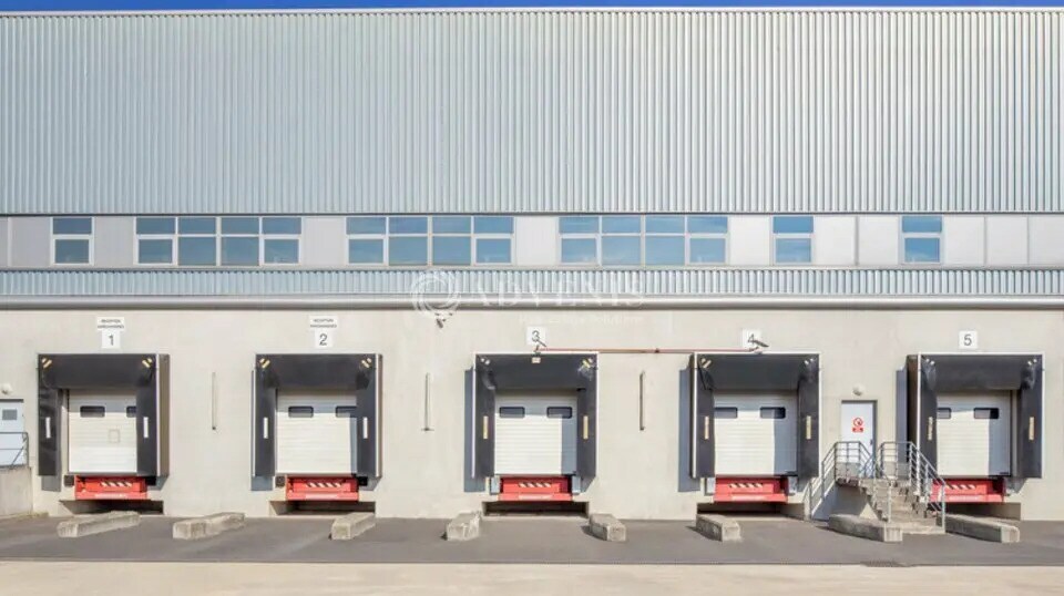 Industrial in Combs-la-Ville to rent - Building Photo - Image 2 of 4