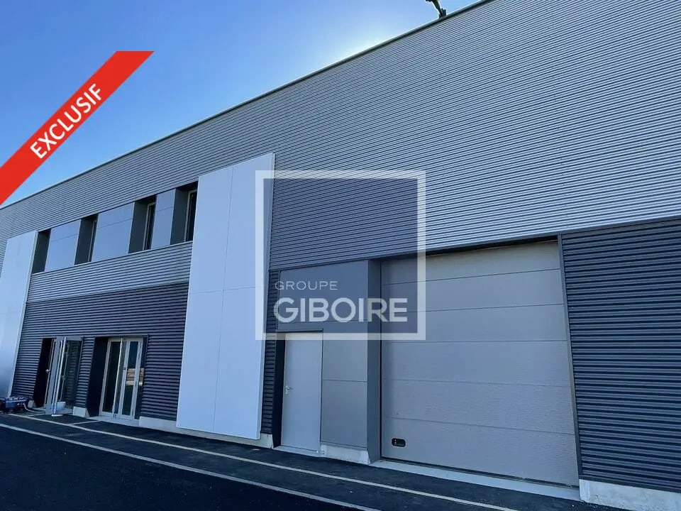 Location Entrepôt 140 m² - Photo 1
