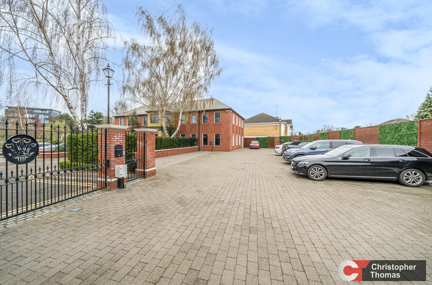 The Hythe, Staines for rent - Building Photo - Image 2 of 3