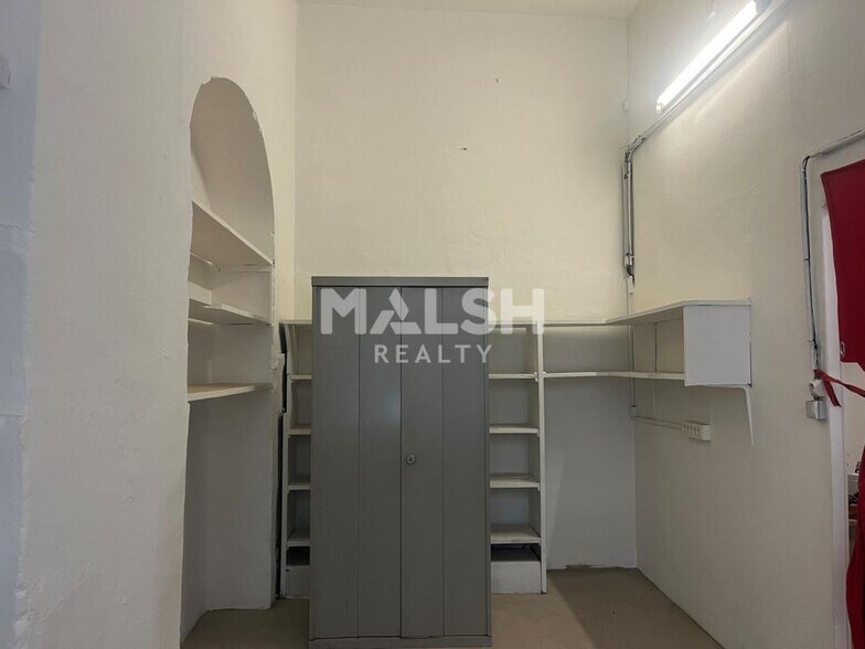 Retail in Lyon to rent - Interior Photo - Image 3 of 6