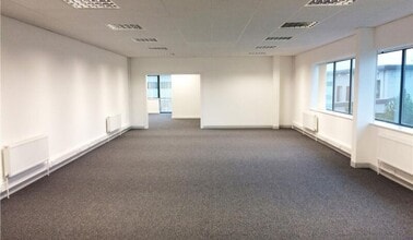 1 Premier Park, Manchester to rent Interior Photo- Image 2 of 2