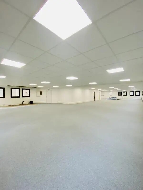 31 Place Jules Grandclément, Villeurbanne, RHO 69100 - Unit 0.1 -  - Interior Photo - Image 1 of 5