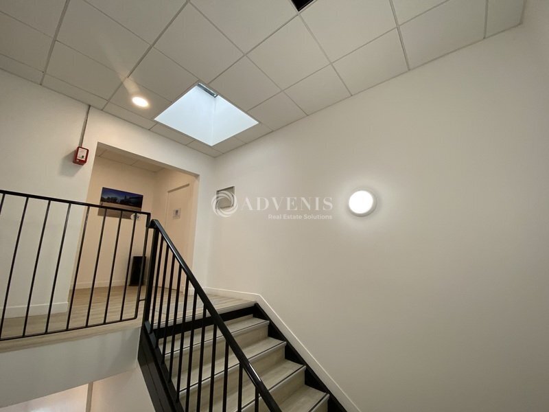 Office in Buc for sale Interior Photo- Image 1 of 6