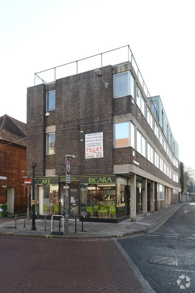 42 South Street And 1 Old Market Avenue portfolio of 2 properties for sale on LoopNet.co.uk - Primary Photo - Image 1 of 2
