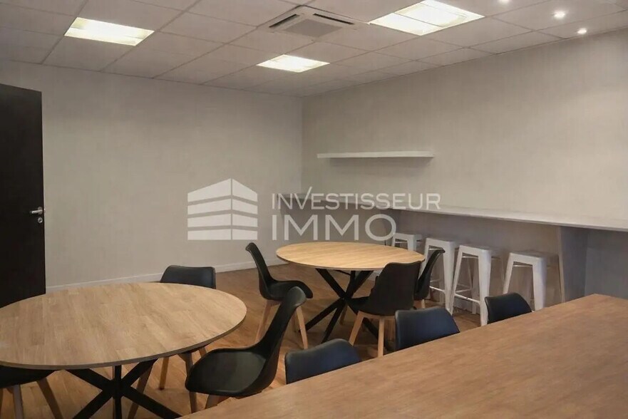 Light Industrial in Villeneuve-la-Garenne to rent - Interior Photo - Image 3 of 8