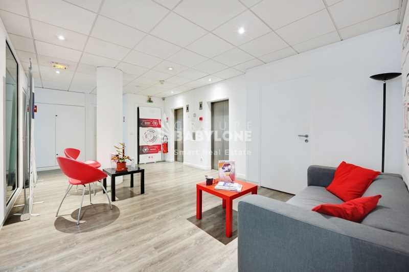 92 Rue Edouard Vaillant, Levallois-Perret for sale - Interior Photo - Image 2 of 11