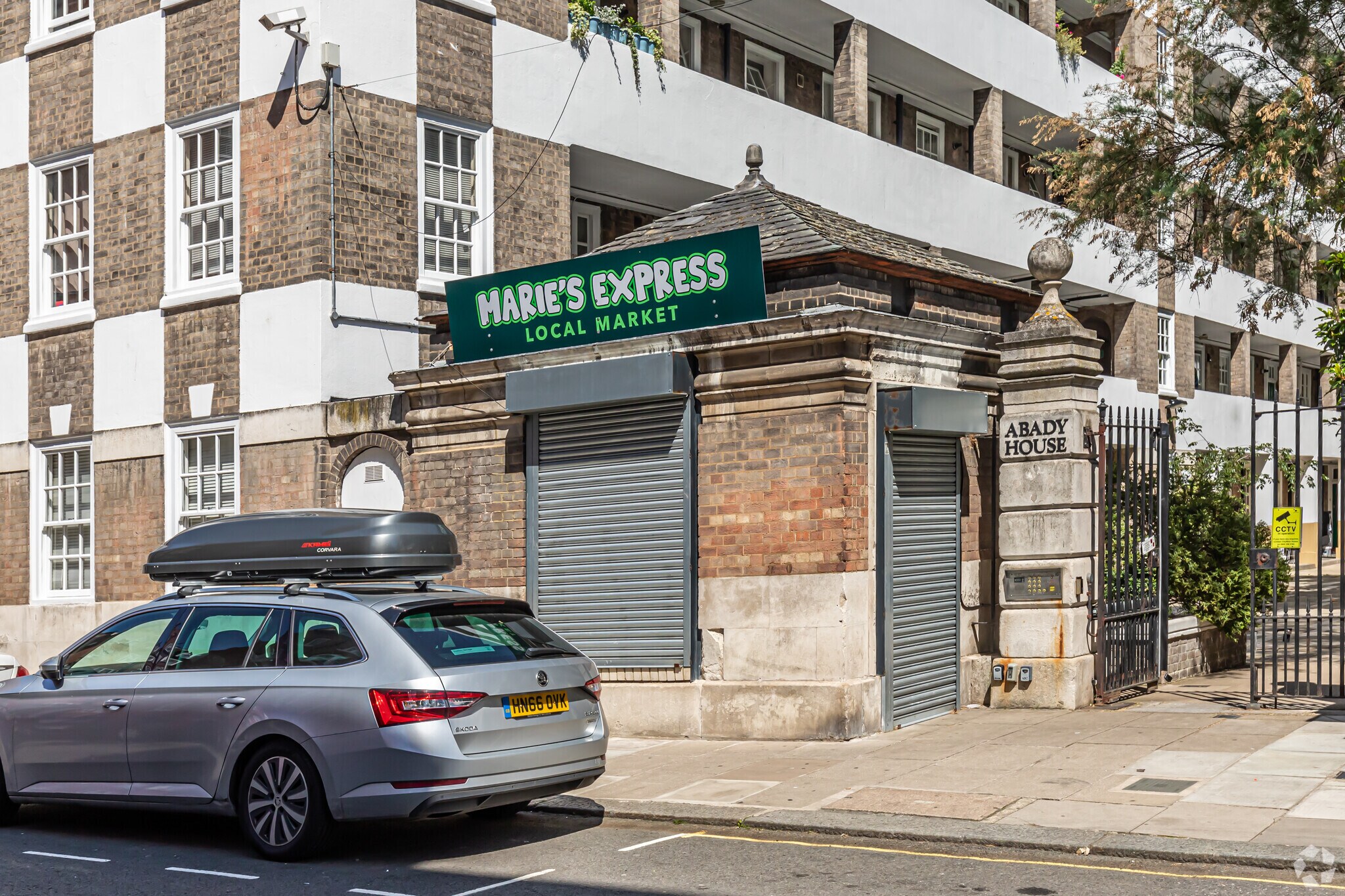 40 Page St, London for sale Primary Photo- Image 1 of 1