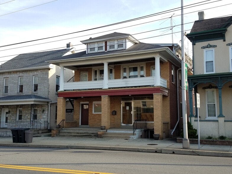 34 E Lancaster Ave, Shillington, PA for rent - Primary Photo - Image 1 of 14