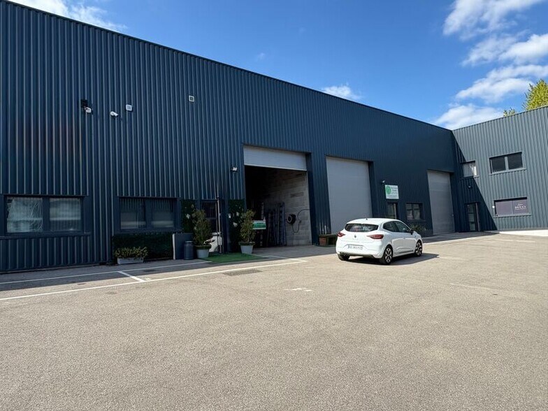 Light Industrial in Taluyers for sale - Building Photo - Image 2 of 15