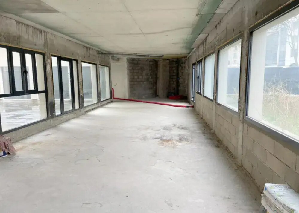 Rue Du 22 Septembre, Courbevoie, HDS 92400 -  -  - Interior Photo - Image 1 of 4