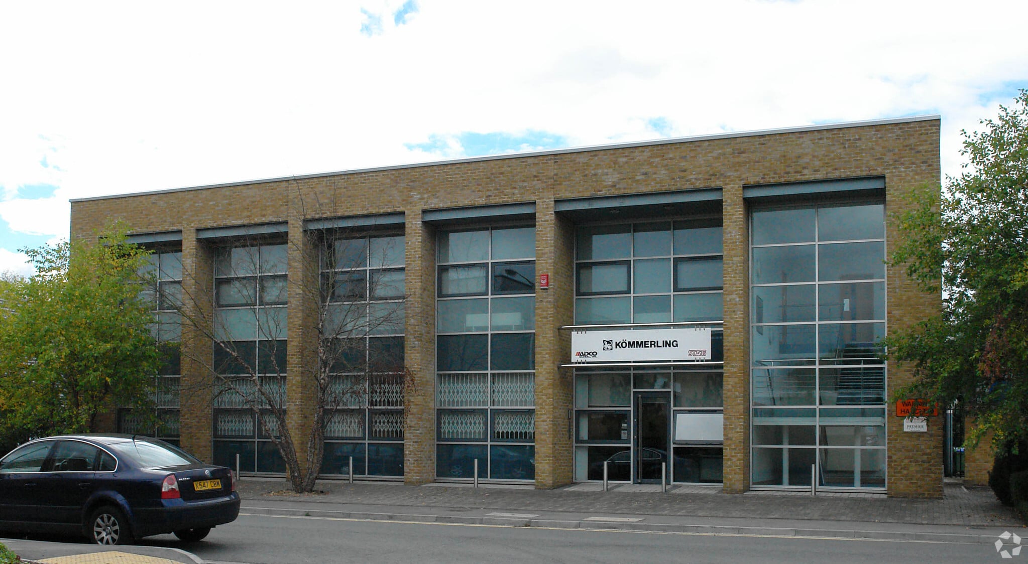 27 Riverside Way, Uxbridge for sale Primary Photo- Image 1 of 1