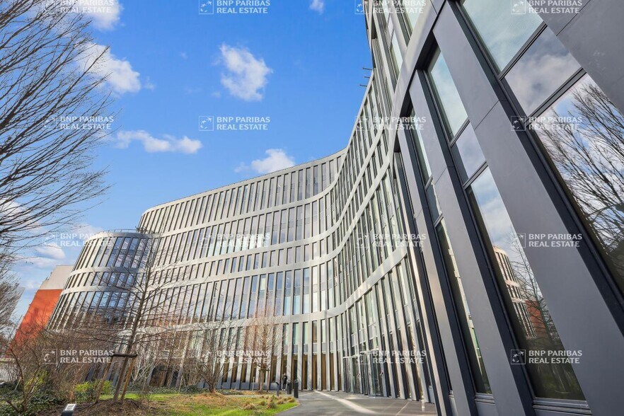 14-16 Boulevard Garibaldi, Issy-les-Moulineaux to rent - Building Photo - Image 2 of 15