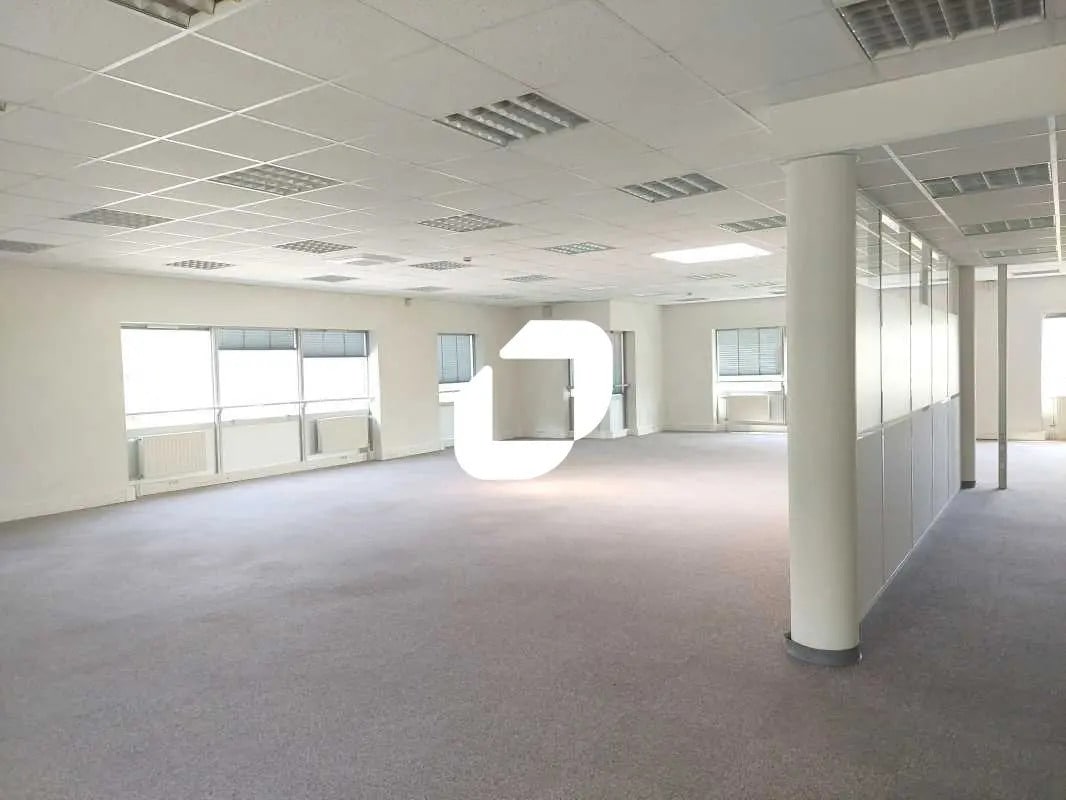 11 Rue Jacques Cartier, Guyancourt to rent Primary Photo- Image 1 of 15