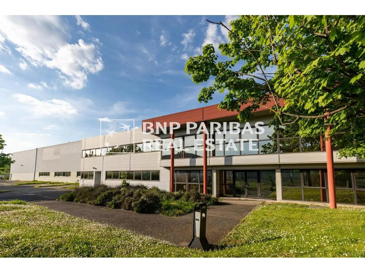 Office in Lisses to rent Primary Photo- Image 1 of 15