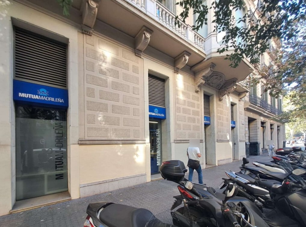 Retail in Barcelona, Barcelona to rent Construction Photo- Image 1 of 7